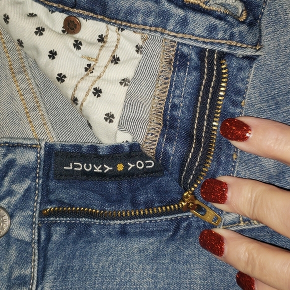 Lucky Brand denim, The roll up jean shorts size 6/28.  Excellent condition - Picture 9 of 9